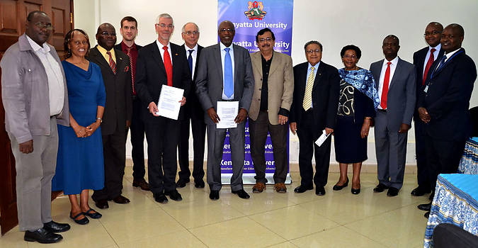 Prof. Dr. Thomas Bayer (fünfter von links), Hochschule Neu-Ulm, und kenianische Professoren starten mit Wirtschaftspartnern ein Entrepreneur-Programm.