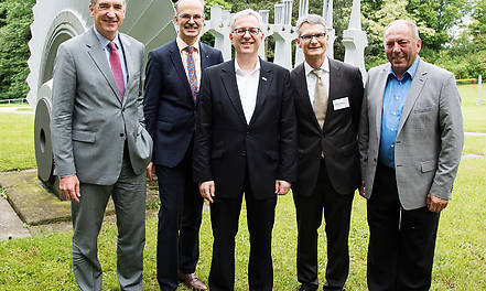Dr. Rolf Bulander, Vorsitzender von Bosch Mobility Solutions, berichtet an der Hochschule Ulm über die neuesten Entwicklungen