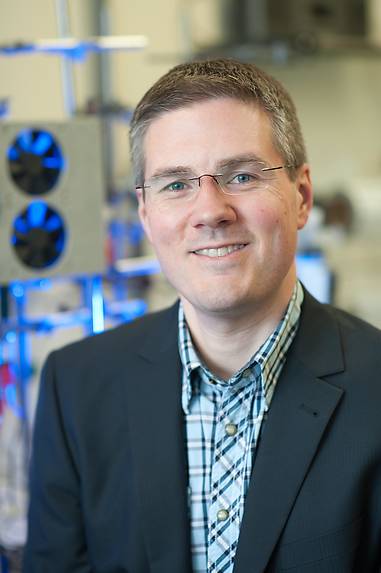 Prof. Carsten Streb forscht am Institut für Angewandte Chemie
