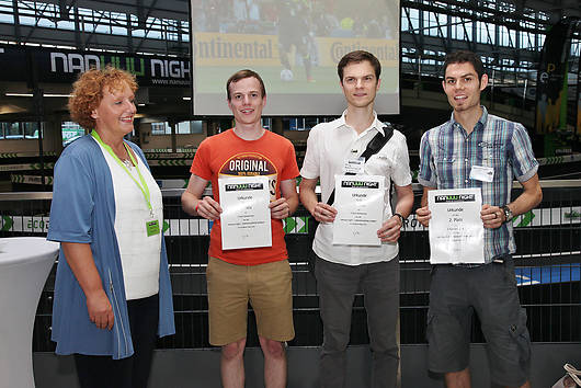 Ulrike Sautter und die Gewinner des E-Kart-Zeitfahrens - nanuuu night |Nacht der Innovationen - E-Mobilität erleben im Ecodrom Neu-Ulm